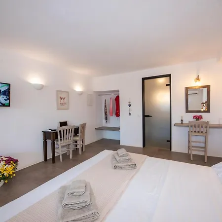 Myrsini's Double Pack Semesterbostad Merchia Beach